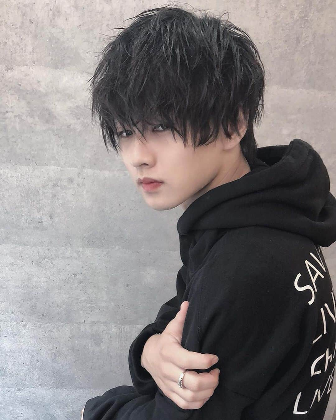 齋藤正太さんのインスタグラム写真 - (齋藤正太Instagram)「wet wolf  #ulzzang #ulzzangboy #ulzzangasia #美容師 #マッシュ#メンズヘア #メンズカット#韓国好きな人と繋がりたい #パーマ#スパイラルパーマ#bts #防弾少年団好きな人と繋がりたい #マッシュウルフ#メンズカラー#ツイストパーマ #韓国ファッション#おしゃれさんと繋がりたい #ウルフカット #メンズ髪型 #センターパート #셀카#韓国ヘア #패션#ネイビーカラー #グク#ツイストスパイラル」10月4日 21時43分 - signal8756