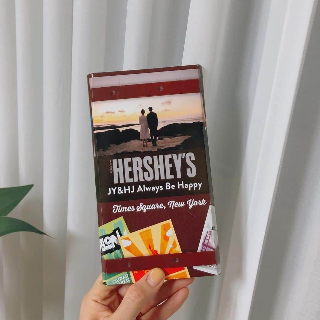 ユ・ヘジュさんのインスタグラム写真 - (ユ・ヘジュInstagram)「오빠가 짠-! 하고 준 초콜렛🍫 헐 이거 아까워서 어떠케 먹뉘😭💕」10月4日 21時51分 - r_yuhyeju