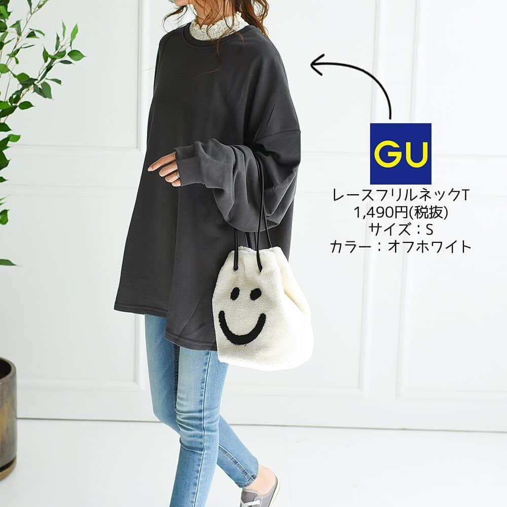 MUMUさんのインスタグラム写真 - (MUMUInstagram)「. . GU1490円トップス×MUMU&Co.新作バッグのカラバリ公開  _______________________________________ㅤ  GUで購入したレースフリルネックTを初おろし。 購入価格は1,490円(税抜)。 4色展開のうち、やさしいクリーム色系カラーがとっても可愛いオフホワイトを選びました。 サイズはSでもゆとりのある着心地です。  上に重ねたトップスはシークレットビーンで1,800円(税抜)。 旬のゆるっとオーバーサイズのスウェットトップスは、シルエット選びが最重要。 なので、ただ大きいのではなく、女性の体のラインを考えて着膨れせず綺麗に見えるよう作りました☻  バッグと靴は近日発売予定です＊ _______________________________________ㅤ  スウェットトップス：#TheSecretBean @secret.bean  レーストップス、デニム：#GU @gu_for_all_  バッグ、靴：近日発売MUMU&CO.新作 腕時計：#ダイソー @daiso_official  _______________________________________ㅤ  #プチプラコーデ #instagood #プチプラ #locari #instalike #服好きな人と繋がりたい #ootd #fashion #今日のコーデ #时尚 #gustyle #gumania #きょコ #guコーデ #gu購入品 #GU秋コーデ2019 #秋 #outfit #スニーカー女子 #ハイウエストシガレットアンクルジーンズ #プチプラファッション #daiso #ダイソー購入品 #レースフリルネックT #スニーカーコーデ」10月4日 21時56分 - mumudesukamumudesuyo