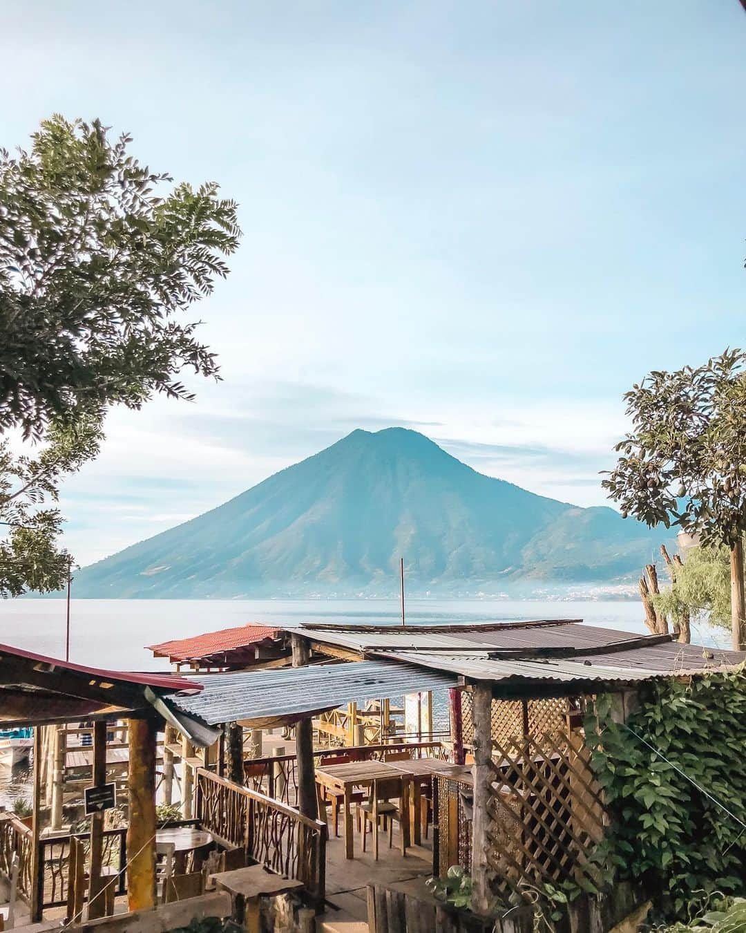 Earth Picsさんのインスタグラム写真 - (Earth PicsInstagram)「Mornings in 🌋 Atlitan Guatemala 🇬🇹 >>>>>>>>>>>>>>>>>by @ericdamier . . . #earthpix #wildlifephotography  #photography #earth #travel  #animals #nature #naturephotography #awesome_earthpix #travelblog, #travels, #traveladdict, #travellife, #travelphoto, #travelpics, #traveldiaries, #travelbug, #travelawesome, #travelpic, #travelers, #travelgirl, #traveldiary, #traveldeeper, #travellingthroughtheworld, #travellers, #travelmore,#traveller, #travellersclub,」10月4日 22時21分 - earthpix