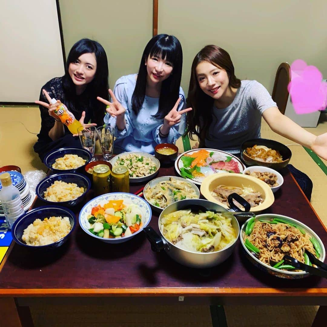 もえのあずきさんのインスタグラム写真 - (もえのあずきInstagram)「ますぶち家にて爆食三姉妹プライベート大食い💓笑 しょうこママいつも美味しすぎるごはんありがとう🥺💓 横浜で親戚のおじさまがやってはる惣菜はたのさんの手作り料理も最高🥰💕 なおちゃんハピバ🎂🎂🎂 #爆食三姉妹 #大食い女子#大食い#横須賀#惣菜はたの#japanesegirl #bigeater」10月4日 22時24分 - moeazukitty