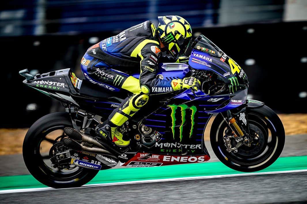 バレンティーノ・ロッシのインスタグラム：「Buriram circuit,Thailand Friday,free practice 📸 @falex79 @gigisoldano @jesusrobledo」