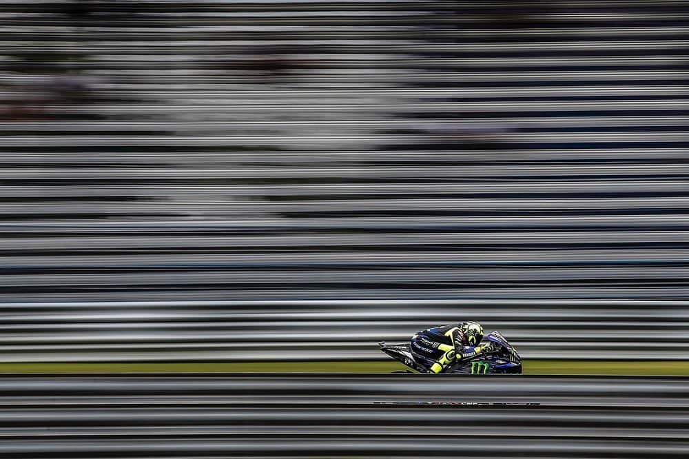 バレンティーノ・ロッシさんのインスタグラム写真 - (バレンティーノ・ロッシInstagram)「Buriram circuit,Thailand Friday,free practice 📸 @falex79 @gigisoldano @jesusrobledo」10月4日 22時30分 - valeyellow46