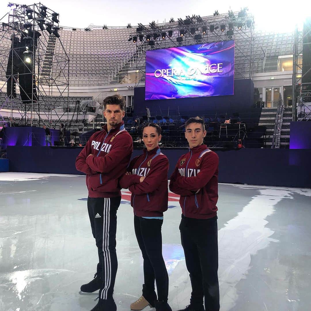 ニコーレ・デラ・モニカのインスタグラム：「Pronti per questa sera a @ilforoitalico per una nuova edizione di @operaonice!!! @fiammeoromoena presenti!!! #dellamonicaguarise #fiammeoromoena #poliziadistato #operaonice #foroitalico #show #tonight」