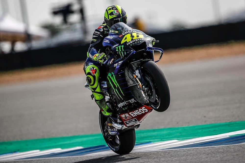 バレンティーノ・ロッシさんのインスタグラム写真 - (バレンティーノ・ロッシInstagram)「Buriram circuit,Thailand Friday,free practice 📸 @falex79 @gigisoldano @jesusrobledo」10月4日 22時33分 - valeyellow46