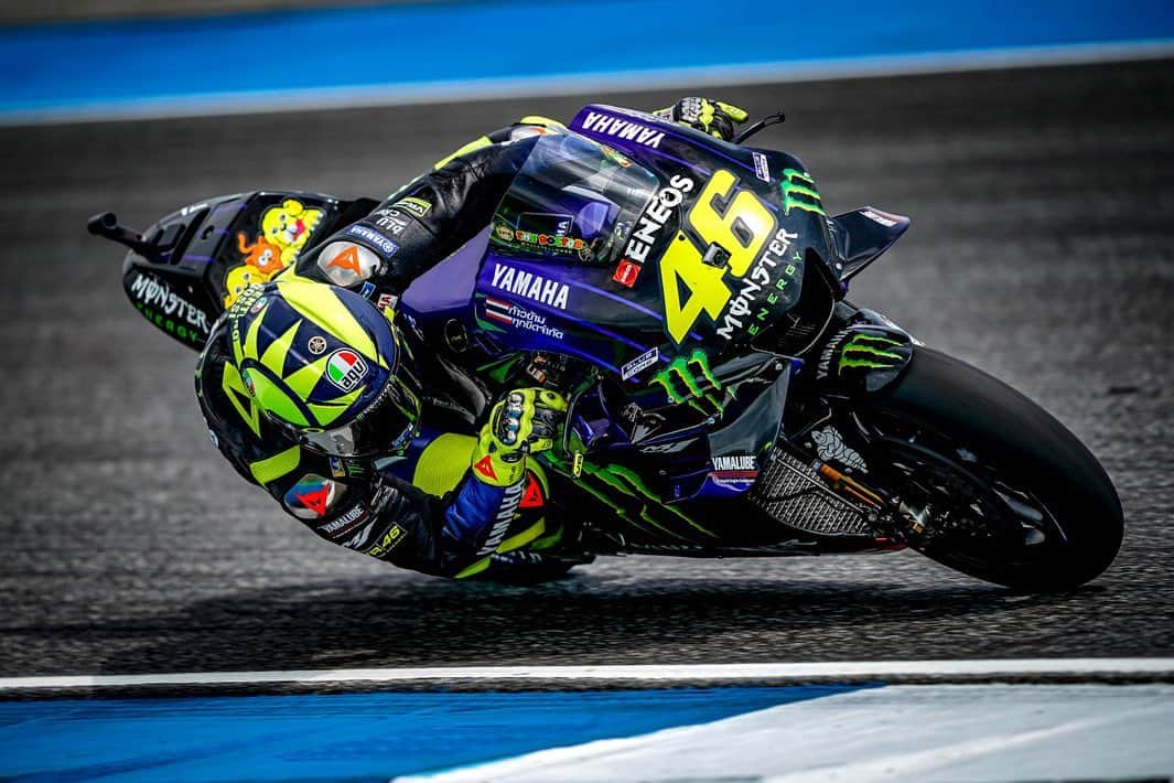 バレンティーノ・ロッシのインスタグラム：「Buriram circuit,Thailand Friday,free practice 📸 @falex79 @gigisoldano @jesusrobledo」