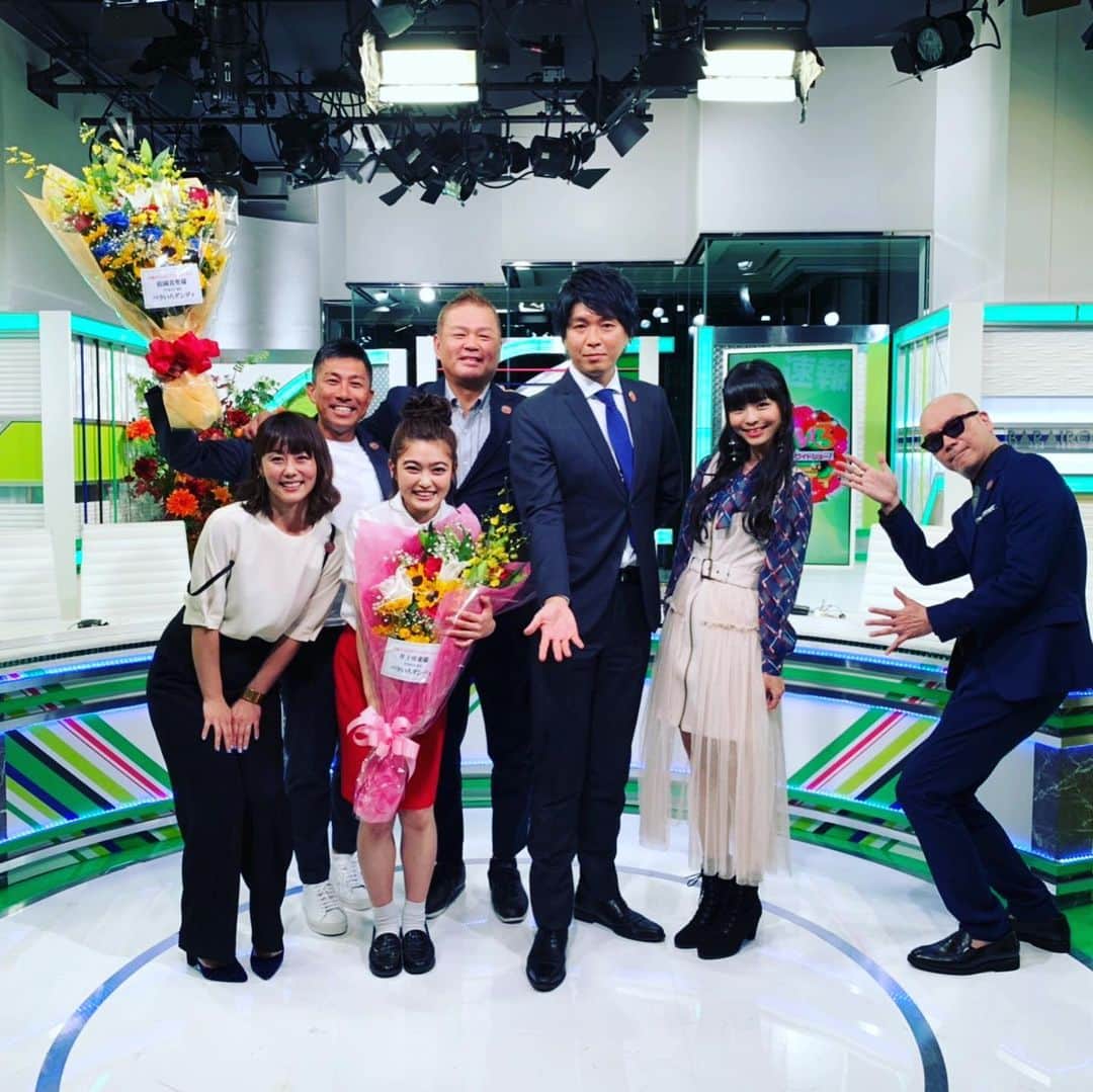 のインスタグラム：「#金曜日バラいろダンディ」