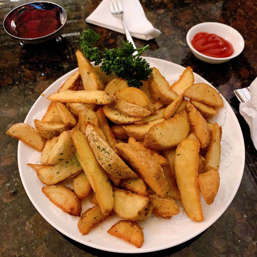 大橋彩香さんのインスタグラム写真 - (大橋彩香Instagram)「山盛りのPOTATOｫ🍟🍟 . 1人で食べますwww(あやか)  #たべるのだいすき #デブ活いい加減にしろ #大橋彩香 #はっしー #へごちん」10月4日 22時58分 - ayaka_ohashi