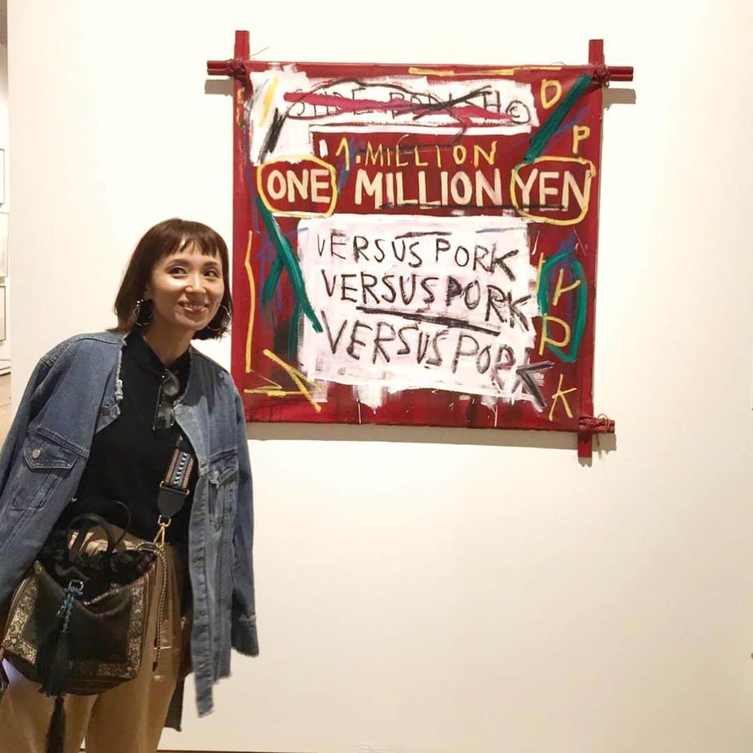 楊原京子さんのインスタグラム写真 - (楊原京子Instagram)「りえちゃんとバスキア展へ。 なんかおもしろかったなぁ。 私のつまんない制限と常識を壊したいw ・ ・ #バスキア展 #森アーツセンターギャラリー #madeinjapan #basquiat #art」10月4日 22時59分 - kyoko.yanagihara