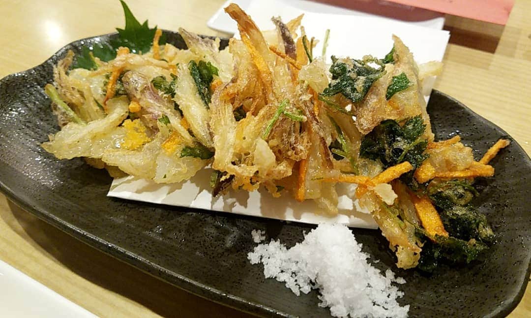 小高亮さんのインスタグラム写真 - (小高亮Instagram)「何食べても美味しいお店というのは、あるもので。 ここもそんなお店のひとつ。  生牡蠣も純レバもナポリタン(極辛)も全部美味い。  教えてくれて、ありがとう。  #西日暮里 #鳥のぶ」10月4日 23時08分 - odaka_p