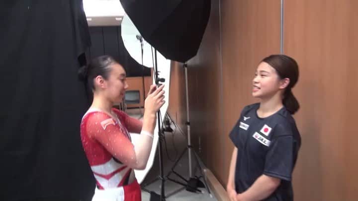 テレビ朝日「体操」のインスタグラム：「‪【潜入！体操ニッポン！】‬ ‪今年７月ポスター撮影の際、梶田凪選手から杉原愛子選手に突撃取材！‬ ‪明日女子団体予選が行われます。ガンバレ！ニッポン！！ ‪#音あり推奨‬ ‪#世界体操‬ ‪#１０月８日～‬ ‪#テレビ朝日にて中継‬ ‪#体操‬ ‪#gymanastics‬ ‪#杉原愛子‬ ‪#梶田凪」