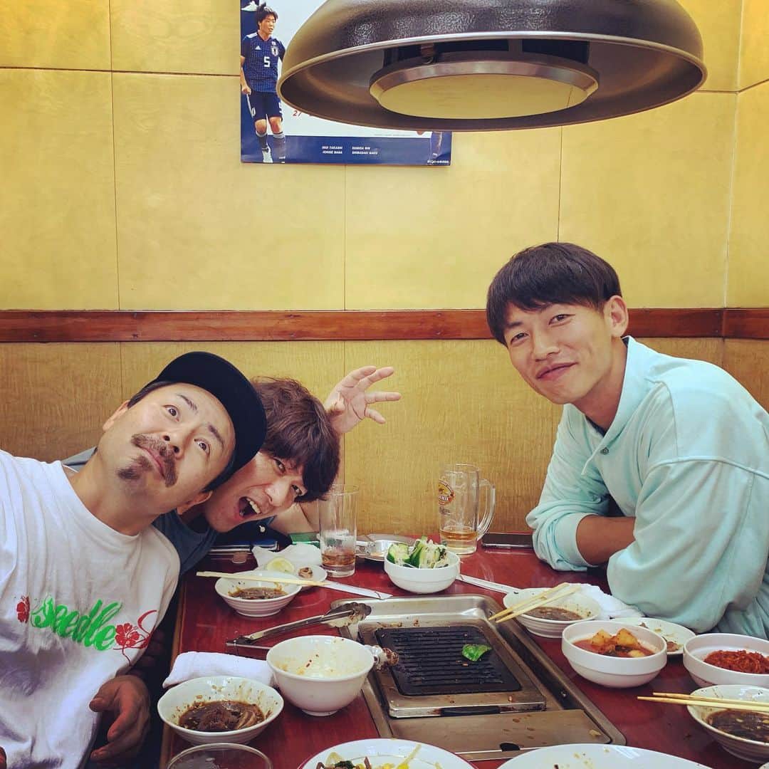 こーいちのインスタグラム：「いつか3人で会って飯食おうって言ってから3年ぐらい経ってようやく。  #rottengraffty  #uverworld  #10feet」