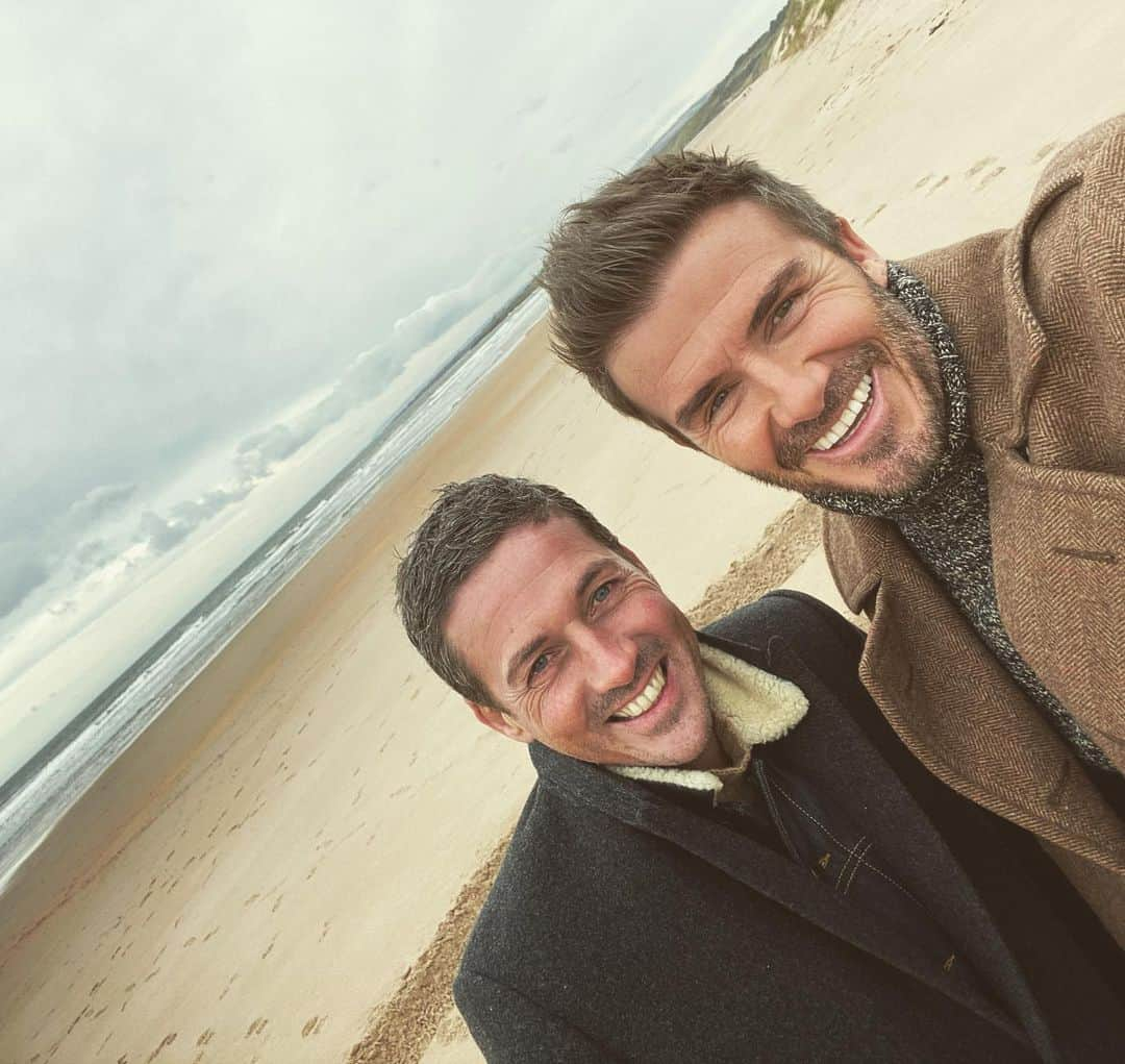 デビッド・ベッカムさんのインスタグラム写真 - (デビッド・ベッカムInstagram)「Fun time in Scotland on the beach in October 🤔 I enjoyed it I’m not sure @davidgardner looks too over the moon 🥶」10月4日 23時17分 - davidbeckham