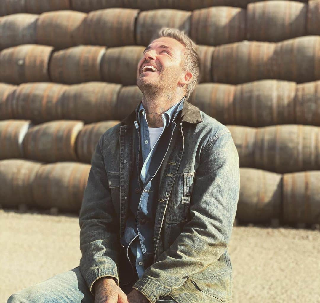 デビッド・ベッカムさんのインスタグラム写真 - (デビッド・ベッカムInstagram)「Fun time in Scotland on the beach in October 🤔 I enjoyed it I’m not sure @davidgardner looks too over the moon 🥶」10月4日 23時17分 - davidbeckham