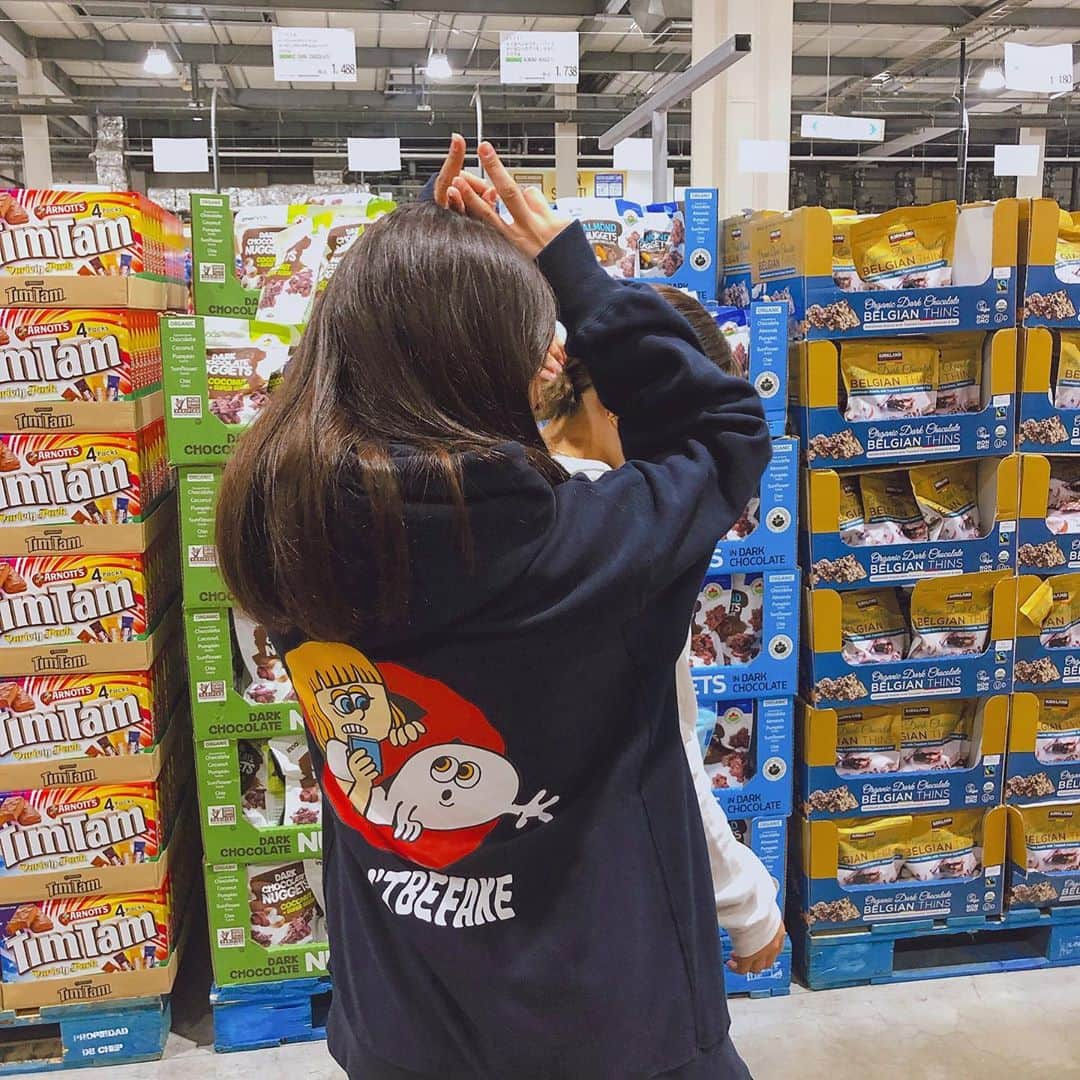 渡邊菜々さんのインスタグラム写真 - (渡邊菜々Instagram)「・ IKEA➡️Costco🍕🥤 楽しいよね〜︎☺︎︎☺︎♥ このパーカーお気に入り♥ 9090とイブちゃんのコラボおばけパーカー👻 一目惚れ🥺🤭 ・ #IKEA#Costco#🍕🥤 #猿いた#私の家にもいるの！！#かわいいいい #3枚目カレカノ感あるくない？#笑 #渡邊菜々#わたなな#🌻 @9090s_ @ibuchang_ 10月12日から9090のストアで販売ってよ🤭 #パーカー#すきなのよー#🤭🥺 #わたななのふく」10月4日 23時20分 - watanana1225