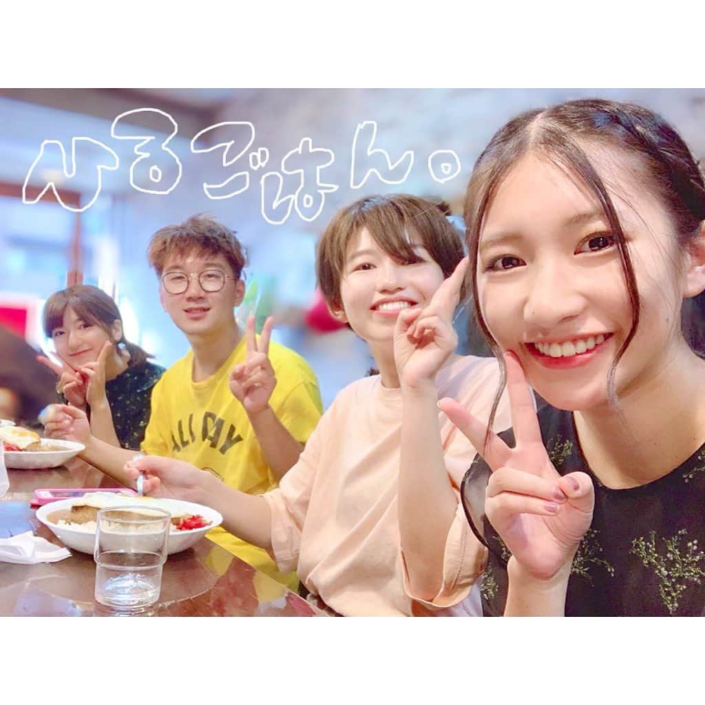 のインスタグラム：「. 撮影後、みんなで昼ごはん🍚 カウンターで並んでもりもり食べて なんか学生感ある写真になった😋🙌笑 . #ボンボンTV #よっち #りっちゃん #いちなる」