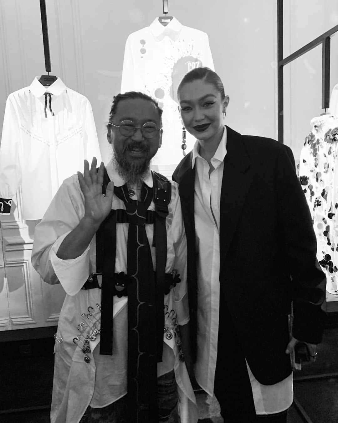 ジジ・ハディッドさんのインスタグラム写真 - (ジジ・ハディッドInstagram)「So grateful to have been a part of @carineroitfeld’s curated show of @karllagerfeld’s classic white shirt, re-imagined- #TributeToKarl. Creating while channeling our beloved Karl for this project was an honor and joy, and I had so much fun seeing everyone’s take on the shirt last week. He would have loved being remembered this way. For those of you who have asked or are interested, the concept of my shirt is inspired by polaroids I took of Karl. The back is a painted and stitched version of an image I shot of him in Paris, and on the front I attached a Polaroid of Karl’s suit and accessories that I shot in Milan, both in 2017. I always loved the details in Karl’s outfits and studied them whenever I could. He sometimes wore suits with staples on the collar and shoulders, so I added staples to the collar and to fasten the short sleeves of the shirt. I will be forever grateful for the times he let me shoot him. He was supportive of my creative side which gave me so much confidence. It felt natural to incorporate that into the shirt. Made with Love ❤️xG」10月4日 23時38分 - gigihadid