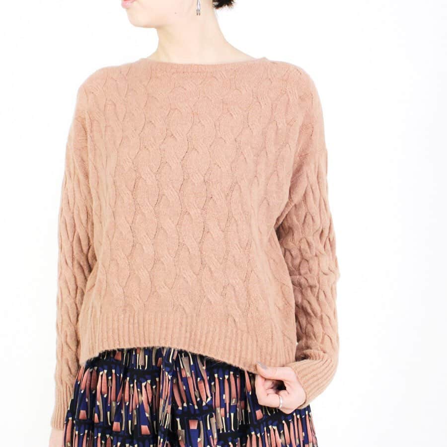 chersage / シェルサージュさんのインスタグラム写真 - (chersage / シェルサージュInstagram)「Autumn color knit 🍂  ニットから始める秋支度💐 ゆったりとしていながらやや短めな丈が女性らしいシルエットの、今年らしいくすみピンクのニット。 ぬくもりを感じるほっこり素材がシーズンムードを高めます🍁  Knit ¥13,200(税込) SUN WAY Skirt ¥18,700(税込) ANONYME designers  公式webサイトでは、秋ムードと今年らしさをプラスする「カラーニット」をご紹介中💐 ▶︎ @chersage_official プロフィール リンクより公式サイトをご覧ください。 . #chersage #シェルサージュ #秋スタイル #autumn #2019aw #newitem #大人カジュアル #instafashion #model #fashion #style #セレクトショップ #インポート #スカートコーデ #大人かわいい #大人可愛い #おしゃれ #ファッション #ニット #ニットコーデ #秋ニット #秋コーデ #モデル #ootd #今日のコーデ #インポートファッション #ヨーロッパブランド #sunway #anonymedesigners」10月5日 9時33分 - chersage_official