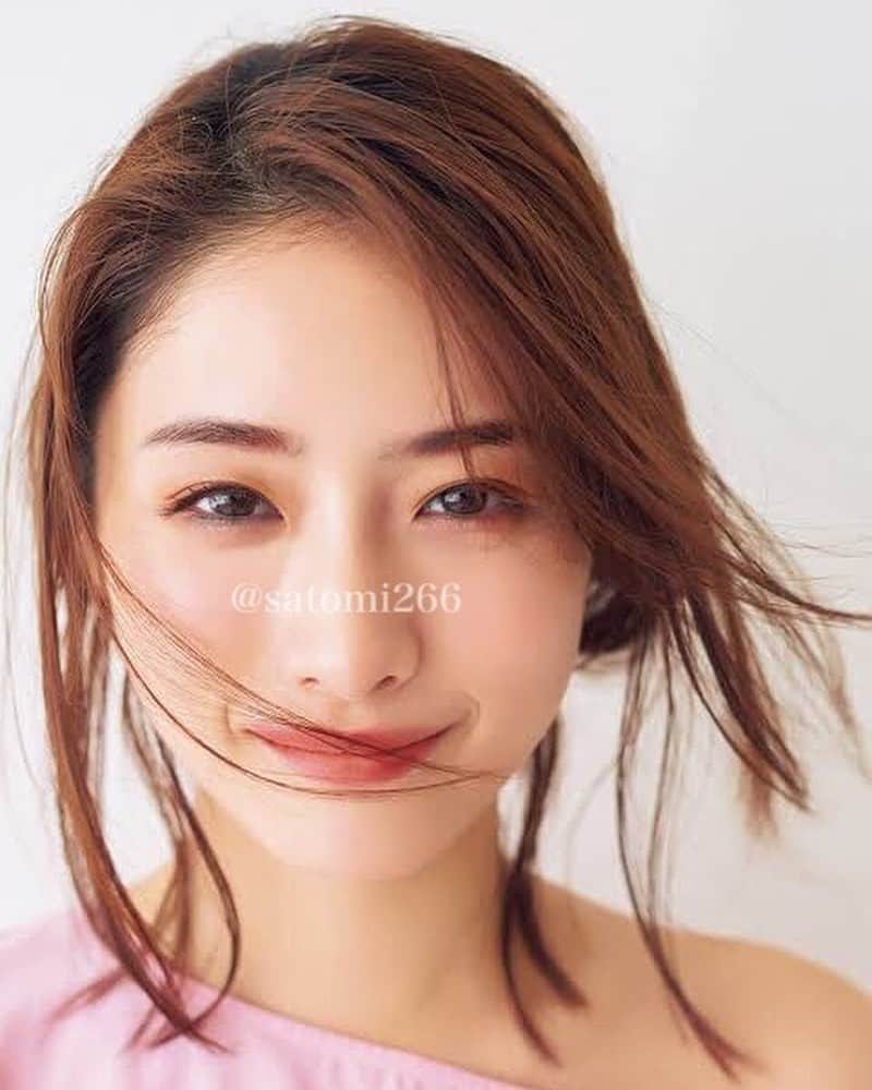 石原さとみ　ファンアカウントのインスタグラム：「いやもう可愛すぎ❤︎ 2枚目の笑顔からのドアップ最強  #石原さとみ #ishiharasatomi #satomiishihara #可愛い #美 #prettygirls #lovely #beautiful  #loveyourself #l4l #lll #luv #likeforfollow #likeforlikes #f4f」