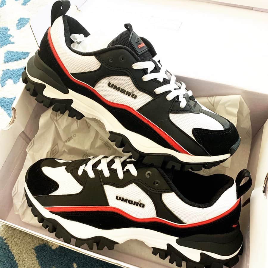 DJ DARUMAのインスタグラム：「【umbro×FULL-BK×atmos】 本日の @atmoscon 🇯🇵で先行販売😘 umbro×FULL-BK×atmos BUMPY ¥16,000+TAX」