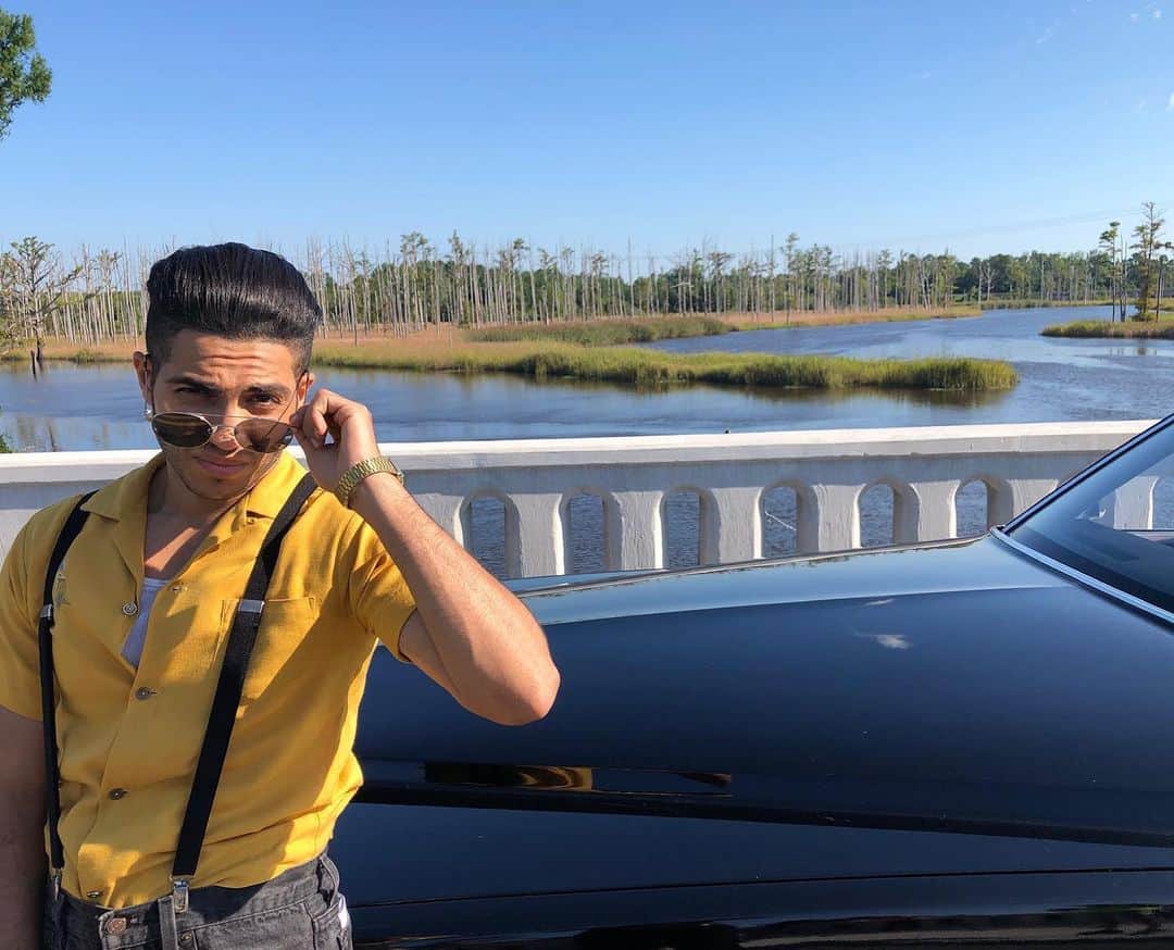 メナ・マスードのインスタグラム：「Ethan Hart, keeping it cool. Who's coming to #NYCC19 this weekend? See you at the #Reprisal panel.」