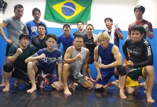 のインスタグラム：「. いつもお世話になってるパラエストラ浦安のプロ練習に元谷選手が来てくださいました！！！ 沢山勉強になりました🙇‍♂️ ありがとうございました！！ . 試合を想定した練習をして、しっかり追い込めました💪 . 技術的にも体力的にもまだまだで決して強くはないです。 いつも自分の弱さに嫌になる😭 練習相手にならないこと多いですが、 皆さんが練習して下さり強くなれます！！ 出稽古に行かせていただ先で練習てくださる方々、 ありがとうございます。 . 試合に向けて頑張ります。 必ず勝ちます！！ 応援よろしくお願いします！！！^_^ . . #パラエストラ浦安 #感謝 #元谷友貴  選手 #HALEO #HALEOMMA #TEAMHALEO #mma #柔道 #トレーニング #総合格闘家 #女子格闘家 #筋肉女子 #RIZIN #deepjewels26」