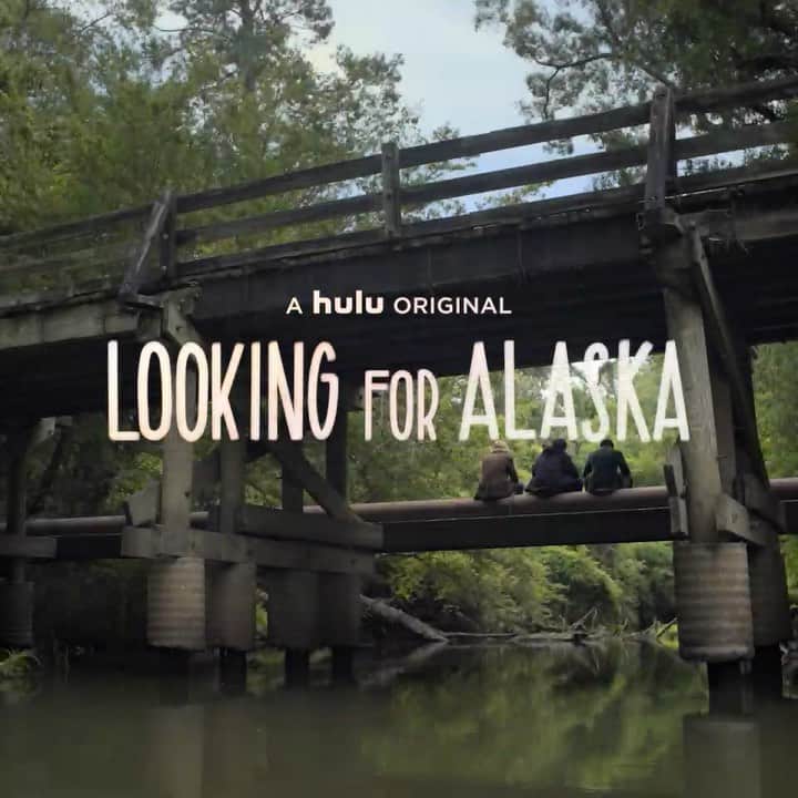 ランドリー・ベンダーのインスタグラム：「2 weeks out!!! 📚✨🖤🦢 @alaskaonhulu #lookingforalaska #october18」