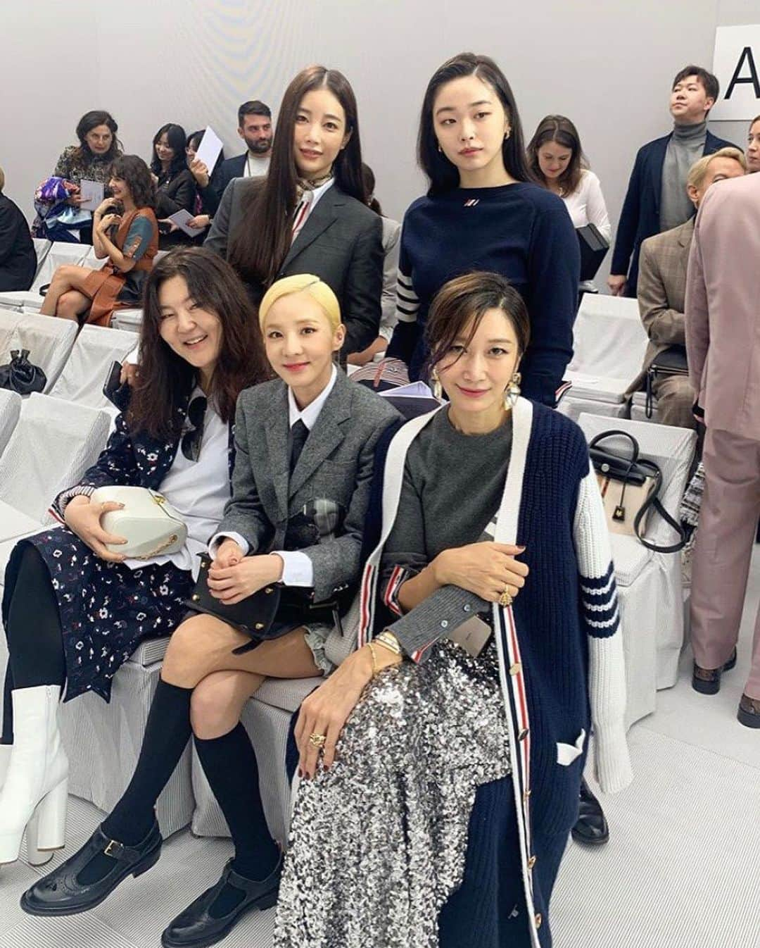 ダラ さんのインスタグラム写真 - (ダラ Instagram)「파리에서 만난 멋진 그녀들 💖 #thombrowne #pfw #latepost」10月5日 3時34分 - daraxxi