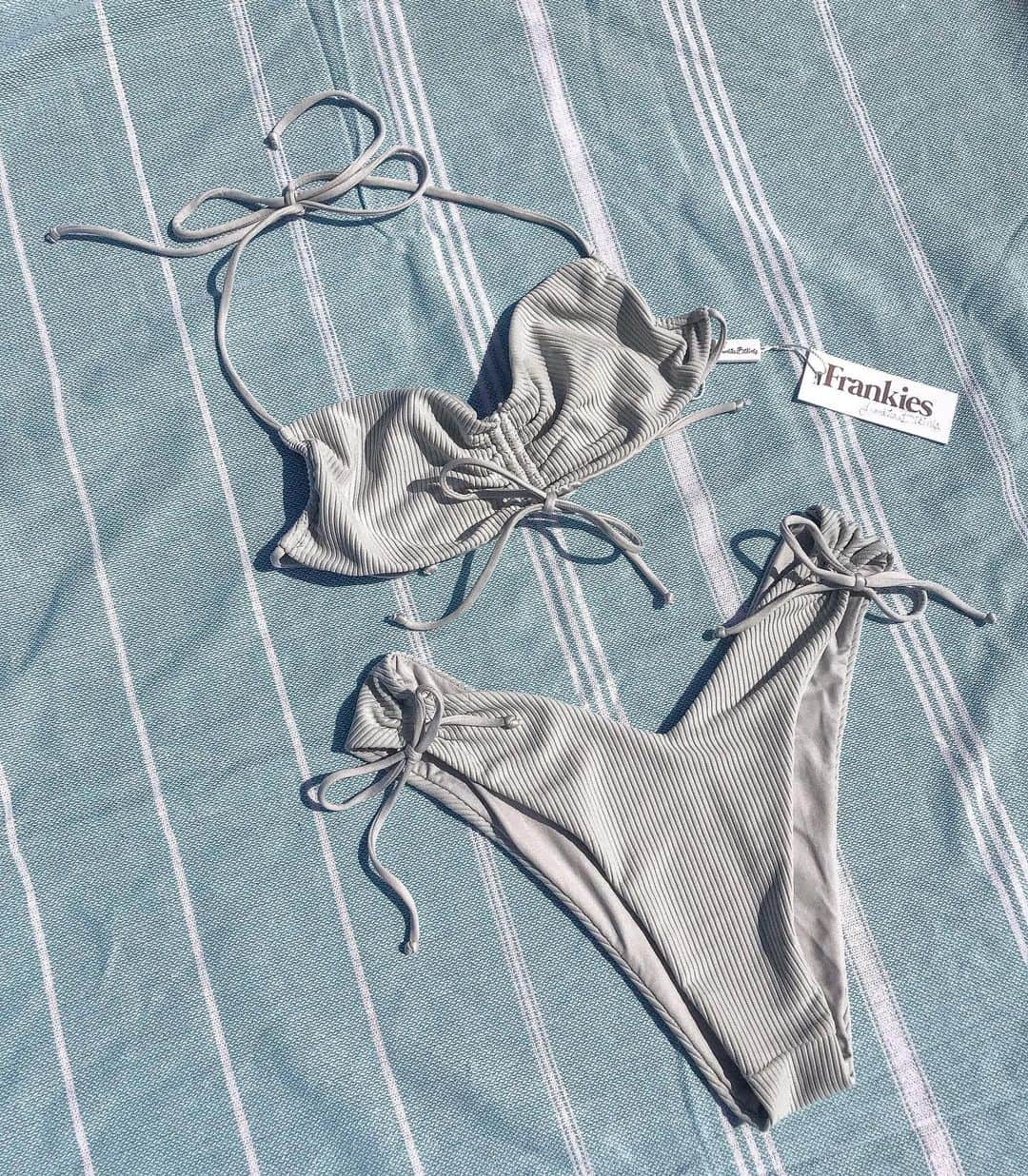 FRANKIES BIKINISさんのインスタグラム写真 - (FRANKIES BIKINISInstagram)「Soft toned grays for fall in the Ruby bikini.」10月5日 3時32分 - frankiesbikinis