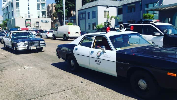 ヤニ・ゲルマンのインスタグラム：「Yep just a normal day here in LA. Who are they chasing after? Bugs Bunny?  One of them did their little beep thing at the end and I got scared」