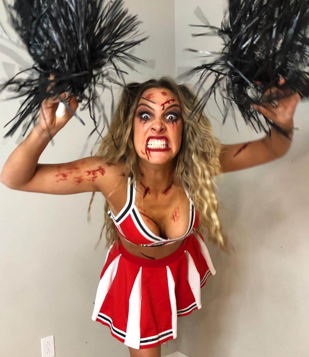 Leleponsさんのインスタグラム写真 - (LeleponsInstagram)「Halloween is near 🎃👻 (what are you gonna be?)」10月5日 4時24分 - lelepons