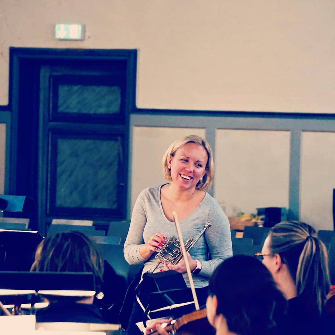 ティーネ・ティング・ヘルセットのインスタグラム：「Ready for concerts with @detnorskekammerorkester! One of my absolute favourite orchestras 😍 We’re playing many places during the next 10 days (Moss, Biri, Oslo, Harstad, Narvik, Leknes and Bodø)  @elliotgoldenthalg #albinoni」