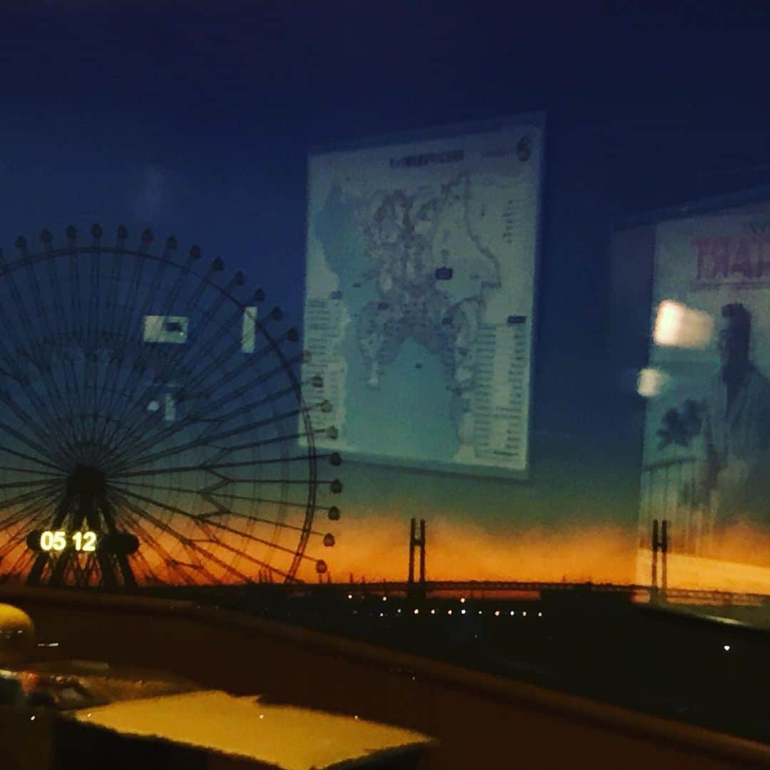 井手大介のインスタグラム：「今日の朝焼け綺麗な #theburn847 #fmyokohama」