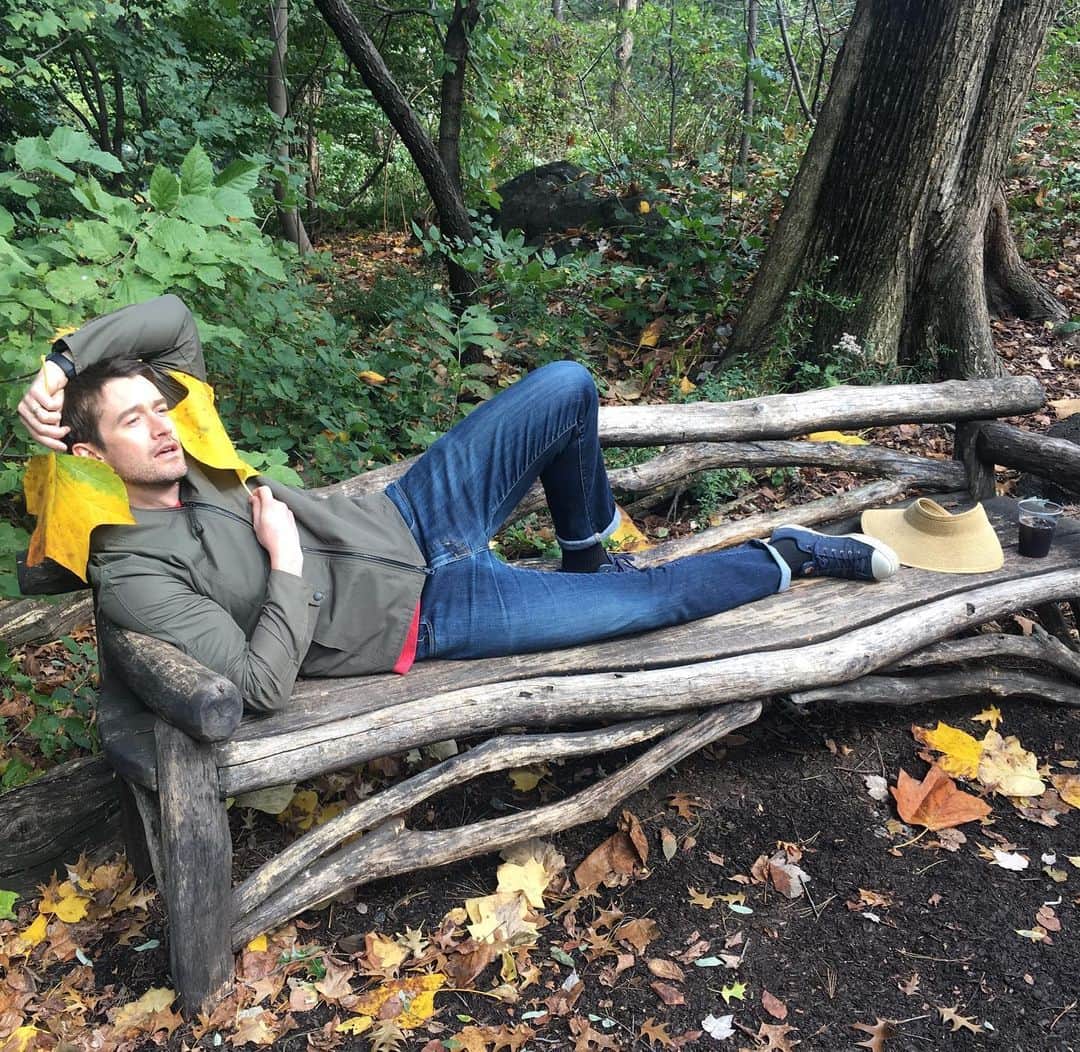 ロバート・バックリーのインスタグラム：「#influencer #fall . 📷: @jennywade」