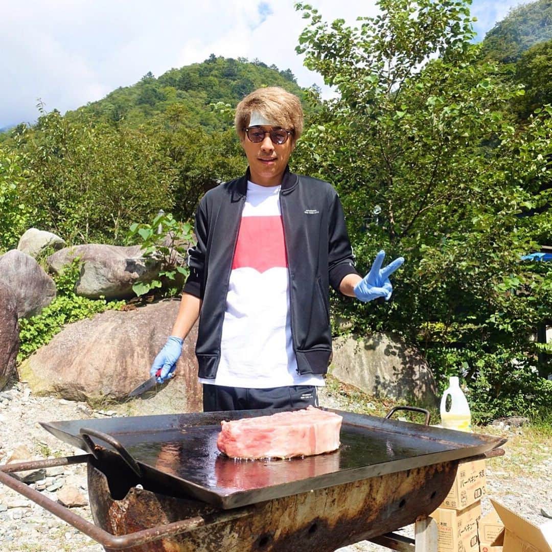 田村淳のインスタグラム：「少し体調が悪いなぁ…でも みんなとの約束だからと言って 無理してBBQに行く奴の末路  #寝るのが1番 #寝るのが薬 #BBQ」