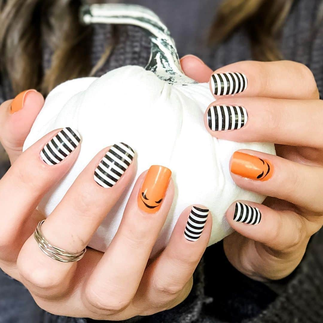 Jamberryさんのインスタグラム写真 - (JamberryInstagram)「🍁 NEW SPELLBINDING STYLES FOR FALL🍁 10 spooky-licious Lacquer Strip designs are coming TODAY at 3 p.m. MT. Five Halloween, five fall ... no tricks included 🎃 . . . #pumpkinqueenjn #lacquerstripsjn」10月5日 5時43分 - jamberry