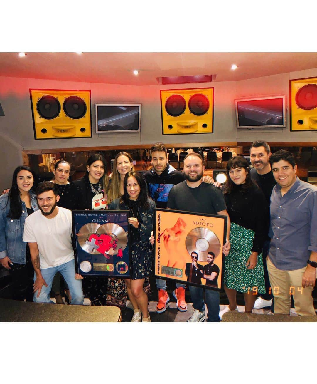 プリンス・ロイスさんのインスタグラム写真 - (プリンス・ロイスInstagram)「Loved sharing new music with part of the @applemusic and @sonymusiclatin fam today! 🔥 Thx for the dope plaques 💿💿 #ALTEREGO」10月5日 6時54分 - princeroyce