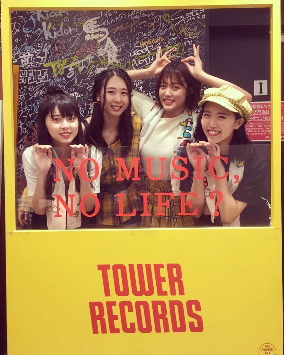 のインスタグラム：「今日は #タワーレコード仙台 #PARCO店 にてイベントがありますよ！！ 15:30〜 ライブ&特典会があります！ お待ちしております！  #タワレコ仙台 #リリイベ #りんご娘 #ringomusume  #仙台 #東北 #青森県 #弘前市」