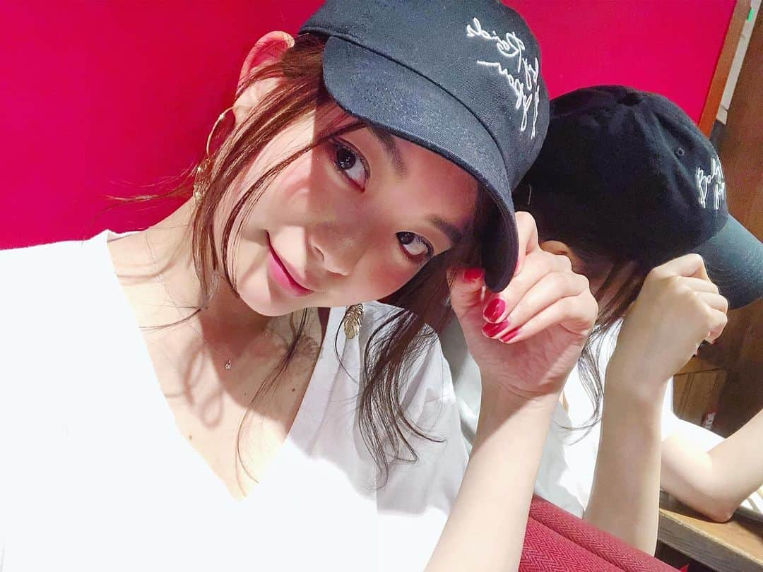 蜂谷晏海さんのインスタグラム写真 - (蜂谷晏海Instagram)「昨日のラジオ聴いてくださった方、 ありがとうございました！✨📻 実は高見ちゃんや傳ちゃんと共演する前からベビレが大好きでして、 （奇跡的にこの夏共演が決まり、お会いした時は感動だし二人ともめっちゃくちゃ可愛いし良い子だしシンプルに天使でした） もう普段からベビレキャップを愛用してるタイプの虎ガーです🙆‍♀️🙆‍♀️ 夜明けBrand New Daysをかけてもらえて個人的には最高の回になりました！💋 ラジオで触れられなかったから、こちらで失礼しやす。 さて今日は#TGC北九州 です！ 朝早くからリハーサル！ 一日がんばるぞ〜！ #虎ガー#虎ガール #イェッタイガー#また叫びたい」10月5日 7時18分 - hachiyaami