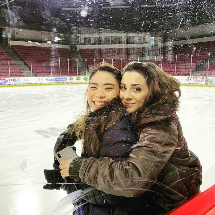 ベアトリサ・リャンのインスタグラム：「HAPPY BIRTHDAY @tiff_aj!!! Love and miss your face so much! 💜💜💜 Don't eat too many fried foods without me. P.S. don't mind the dirty hockey glass」