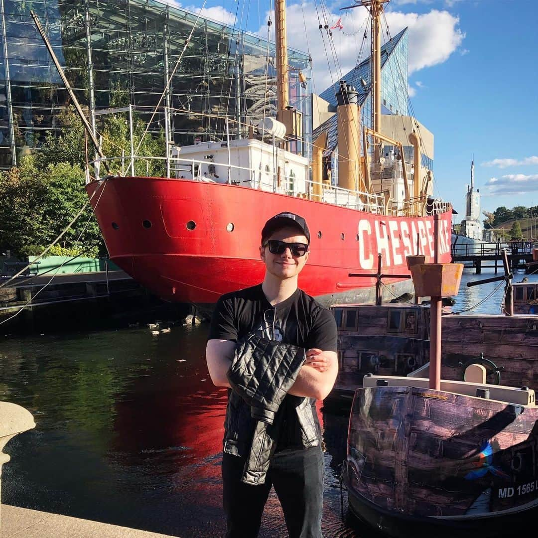 クリス・コルファーさんのインスタグラム写真 - (クリス・コルファーInstagram)「10/4/19 @chriscolfer via Instagram and twitter  Hey Maryland! On my way to A LIKELY STORY BOOKSTORE in Sykesville! See you soon! #ATaleOfMagic . . . . . . . . . . . . . . . . . . . . . . . .  #QOTD: None — Happy Friday 💛 - - -  #chriscolfer #hrhchriscolfer #chris #colfer #twitter #repost #author #writer #actor #mostinfluenical #bestsellingauthor #inspirational #TLOS #struckbylightning #strangerthanfanfiction #repost #ATaleofMagic」10月5日 7時44分 - misterswiper