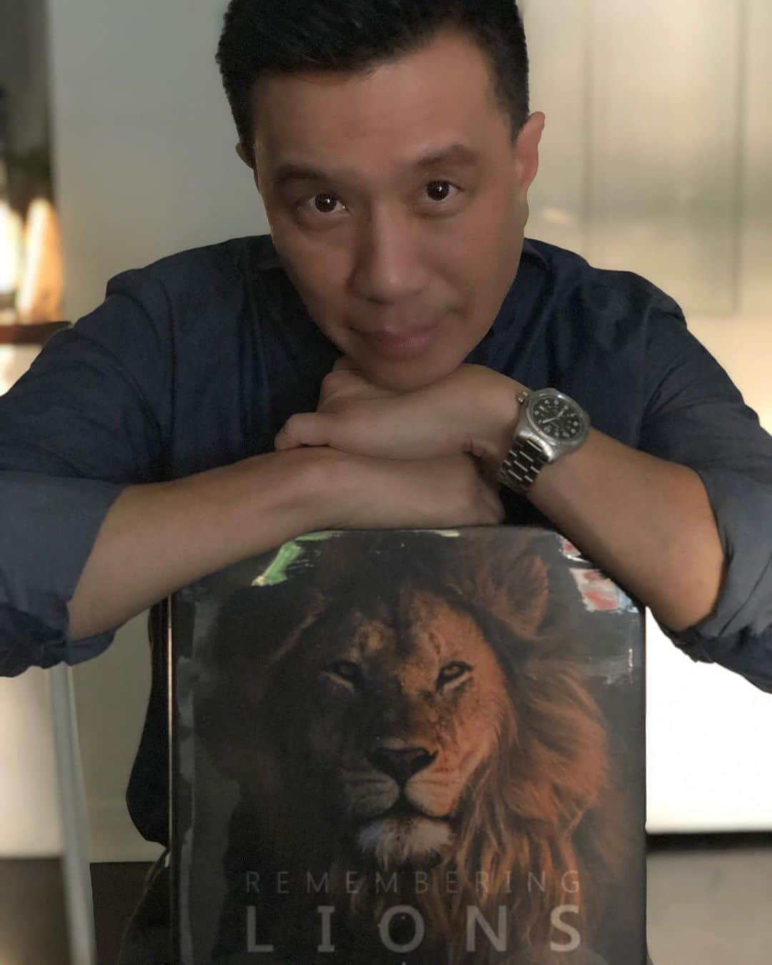 レジー・リーのインスタグラム：「It’s #RememberingWildlifeDay ! And with ONLY 20,000 wild lions left in the jungle time is running out. Now is the time for us to make a mighty roar on the behalf of these beautiful creatures. Please help save them by ordering this book at http://bit.do/lions_book. 100% of book profits go directly to saving Lions! #only20kWildLionsLeft @rememberingwildlife」