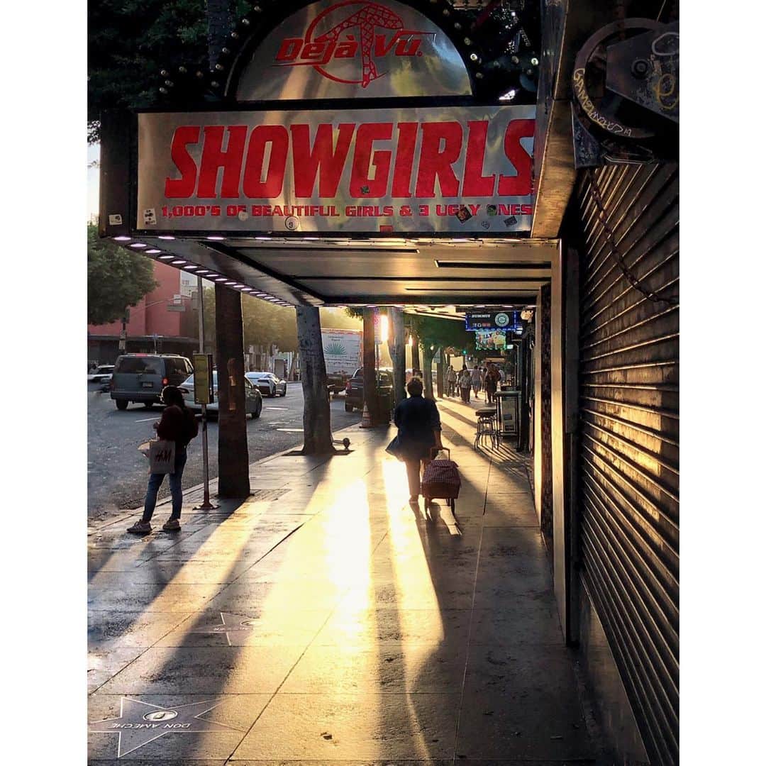 ロドリゴ・プリエトのインスタグラム：「1000’s of Beautiful Girls & 3 Ugly Ones」
