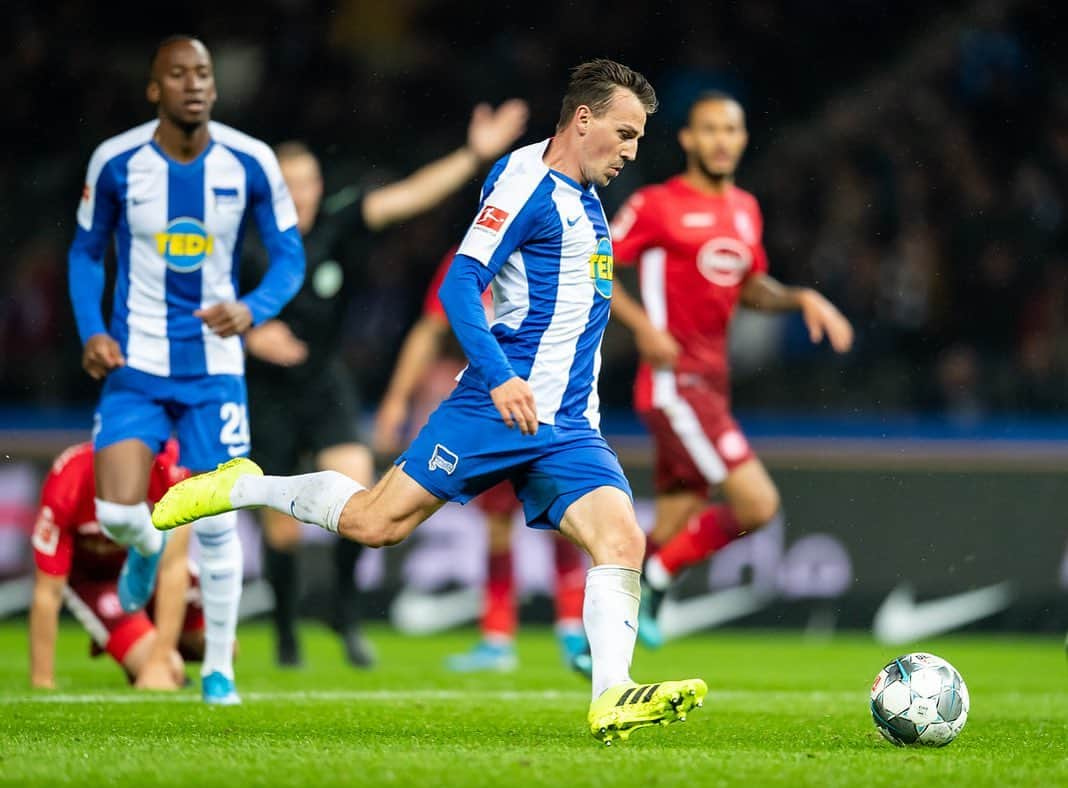 ヴラディミール・ダリダのインスタグラム：「Great team work and next three points 👌💯🔵⚪️ #heimsieg #herthabsc #hahohe」