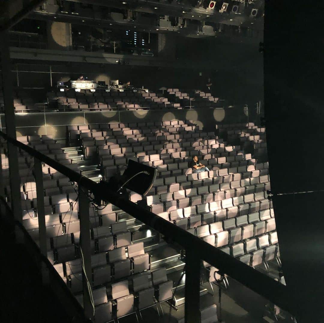 JILLさんのインスタグラム写真 - (JILLInstagram)「さぁ、今日です。  私が夢見た思いを、高崎のラジオスタッフの皆さんに伝え、あたたかい芸術を愛する心に助けられて、やっとたどり着いた今日です。  高崎音楽祭。  このステージに立ちたい‼️と恋い焦がれた高崎芸術劇場。  楽しみましょう💪  #20191005 #高崎芸術劇場 #高崎音楽祭20191005 #ラジオ高崎 #エアープレイス #radiotakasaki #airplace #JILLCOちゃん #松井恒松 #奥入瀬サミット十和田で初DF #奥入瀬より愛を込めて #イープラスspice #10月14日は有楽町ヒューリックホールでライブだよ #20191014有楽町ヒューリックホール #ハートオブゴールド #原田美枝子 #左右田薫 #live+storyperformance  #20191130ラジオ高崎AIR PLACEFESTIVAL #20190928 #ワンダフルメモリーズツアーモア #ハートオブゴールド #原田美枝子 #左右田薫 #live+storyperformance #詳細はオフィシャルサイトpersonznet #personz  #jillpersonz @jillpersonz」10月5日 8時29分 - jillpersonz