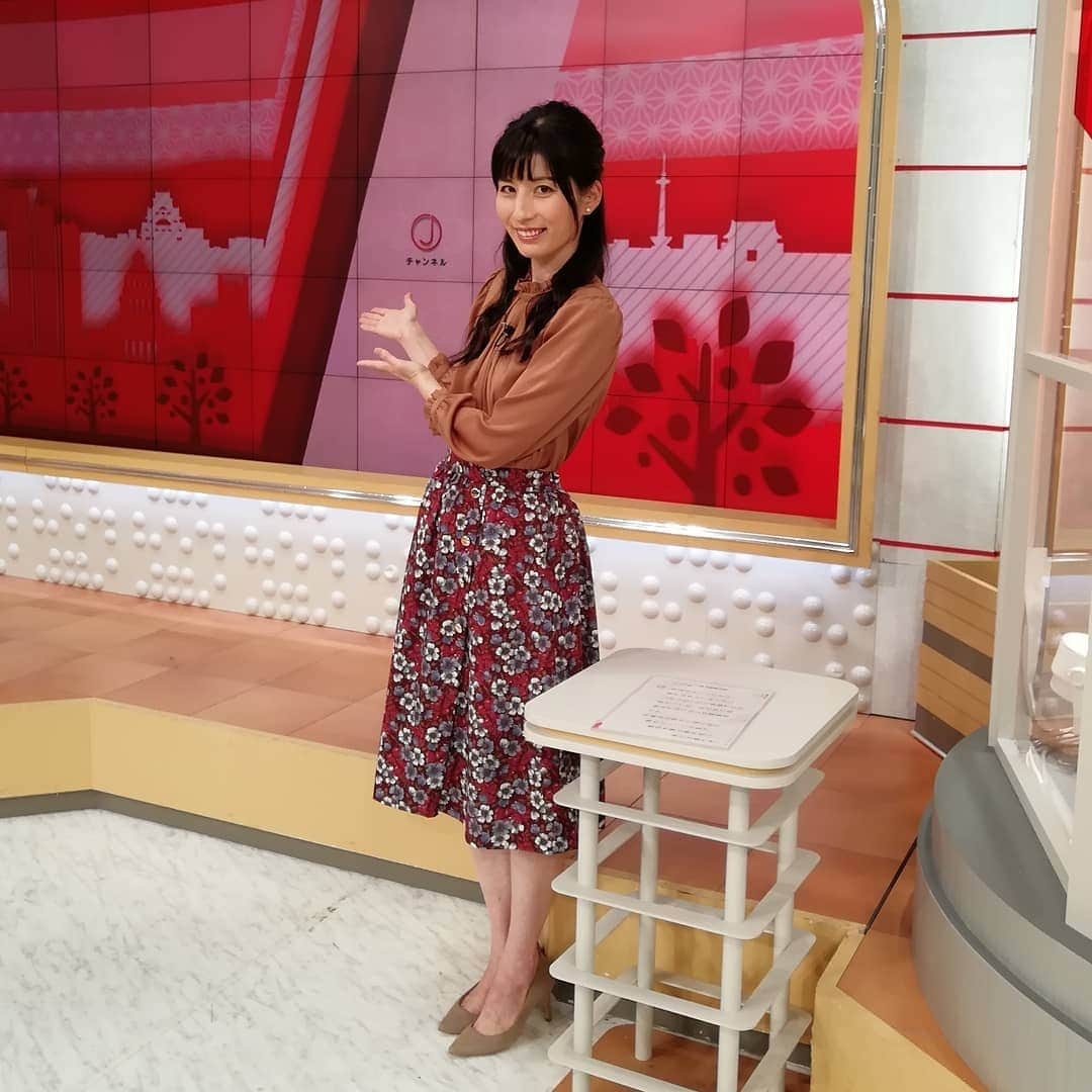 千種ゆり子さんのインスタグラム写真 - (千種ゆり子Instagram)「黙っててもそのうちわかることなのでお伝えしますが、今月から土曜Jチャンネル、私は隔週の担当となりました。 . 30分に短縮になった上隔週なので、皆様にお姿を見せる機会が少なくなり残念ですが、一球に気合いを込めてやっていきます！ . でもそんな中吉報も！今日は17:35～も解説で出番あり👩‍🏫全国各地で、勿論青森でも映ります😊 . #テレ朝 #テレビ朝日 #気象予報士 #Jチャンネル #改変 #10月から」10月5日 8時57分 - chikusa_yuriko