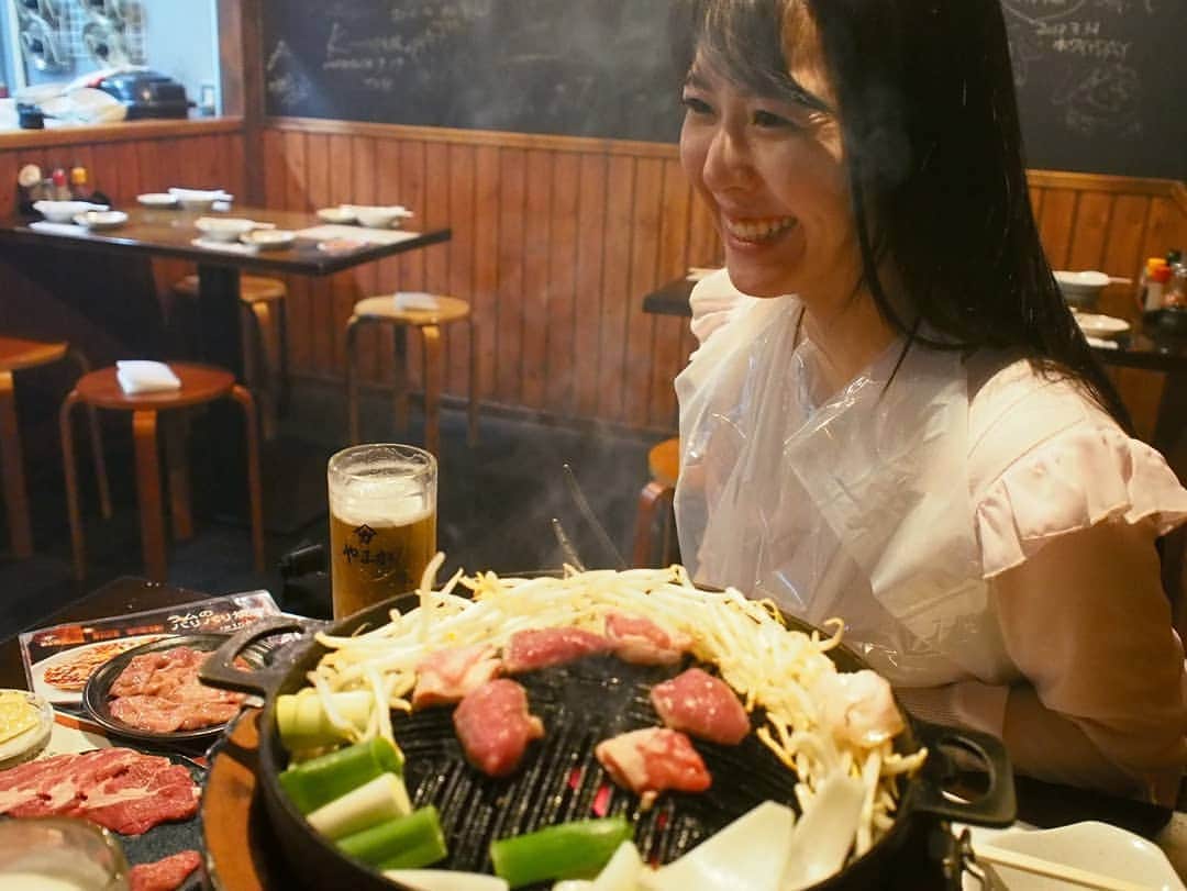 酒井千佳さんのインスタグラム写真 - (酒井千佳Instagram)「* 札幌ではグルメ三昧でした。  オータムフェストからの ジンギスカンからの ラーメン。  もう一回食べたいなぁぁ。  美味しかった話は アメブロに旅レポ載せてます。 ストーリーにリンクはってるのでみてね。  #吉竹史 さん @fumiyoshitake  #玉木碧 ちゃん @tamaki_aoi.official  #北海道旅行 #女三人旅  #カメラ部 #加工なし #札幌グルメ #オータムフェスト2019 #ジンギスカン #やまか #札幌ラーメン #雪風」10月5日 18時27分 - sakaichikaaaa