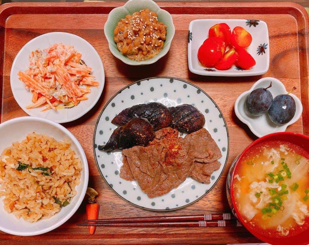 麻亜里さんのインスタグラム写真 - (麻亜里Instagram)「茄子と牛肉は無添加のめんつゆで味付けをして最後に七味をパラパラ☺️ 鯛めしがあるので普段よりお肉は少なめに👍🏻 . #麻亜里ごはん」10月5日 18時44分 - maari.0108