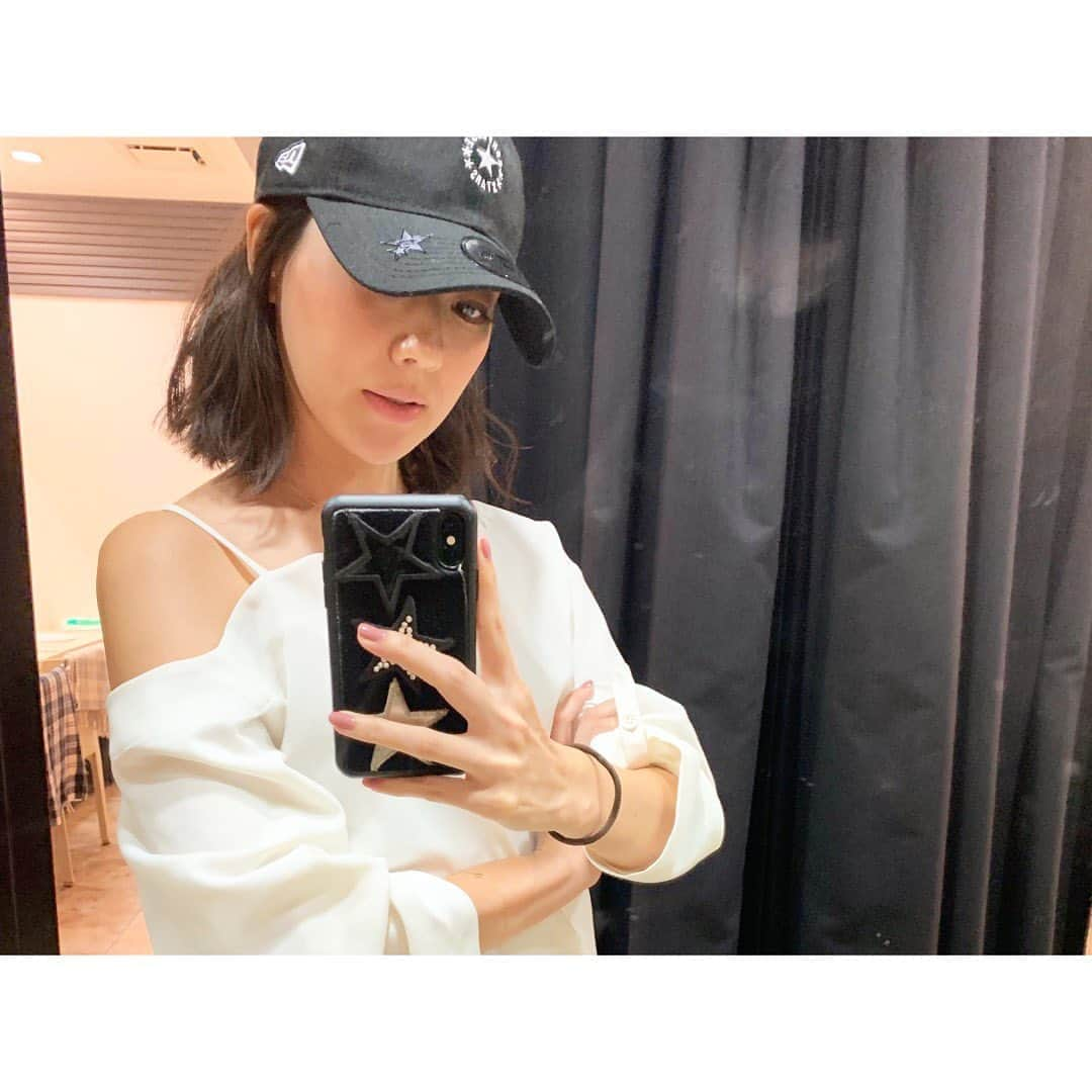 中田奈沙さんのインスタグラム写真 - (中田奈沙Instagram)「Love ★☆★☆ 身につけてるものだいたい星⭐️ * 🧢 @converse_stars.jp ✖︎ @newerajapan 👚 @stunninglure 📱 @newneu_tokyo * * #star #fashion #instafashion #ootd #outfit #coordinate #conversestars #convers #stars #stunninglure #newneu #me #cap #oneshoulder #iphone #casualstyle #newera #星 #コンバース #コンバーススターズ #キャップ #ワンショルダー #中田奈沙 #ファッション #スタニングルアー #コーデ #コーディネート #カジュアルコーデ #カジュアル #ニューエラ」10月5日 19時01分 - nasa_nakada