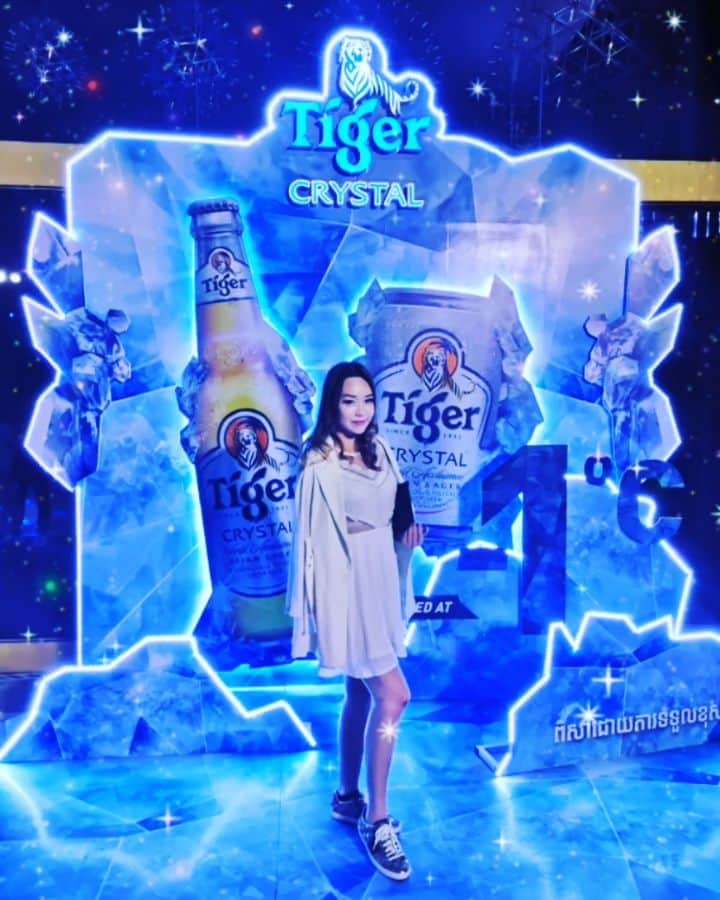 Nicole Chenのインスタグラム：「Amazing tiger crystal! Check it out will DJ at @soundclubs in cambodia」